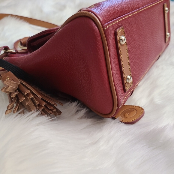 Dooney and Bourke Red bag. - Picture 7 of 8